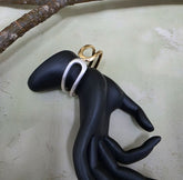 Dual shade hollow U cuff